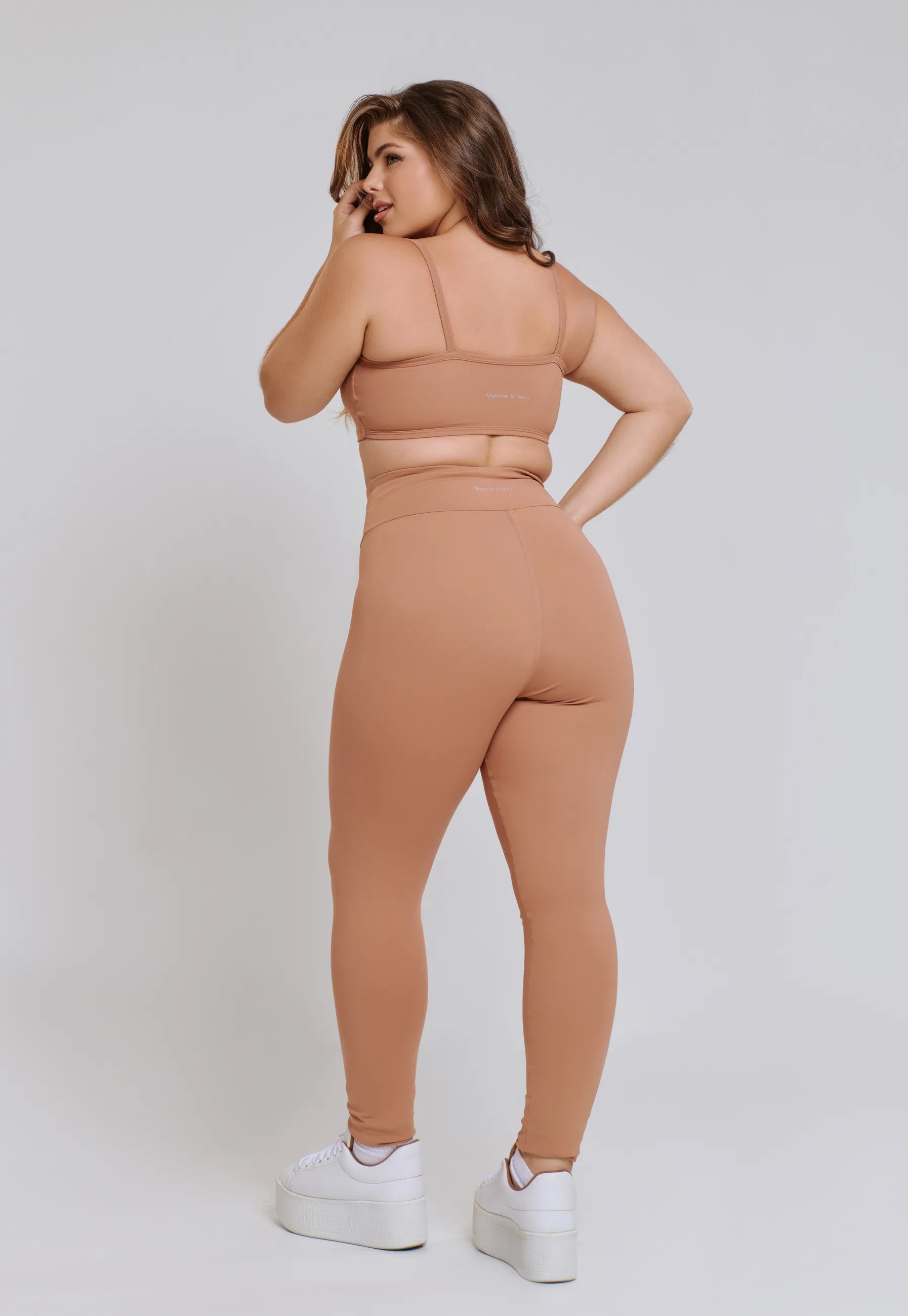 TOP EMBUTIDO DECOTE CANOA MINIMAL MACHIATO