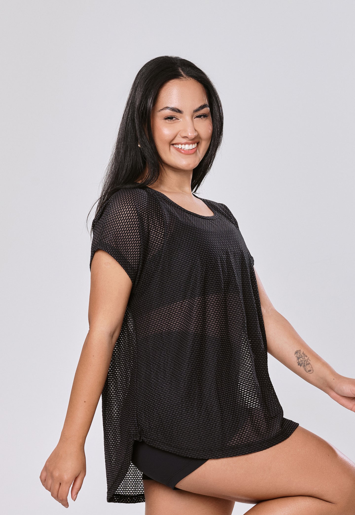 BLUSÃO OVERSIZED EM TELA NEW MESH - PRETO