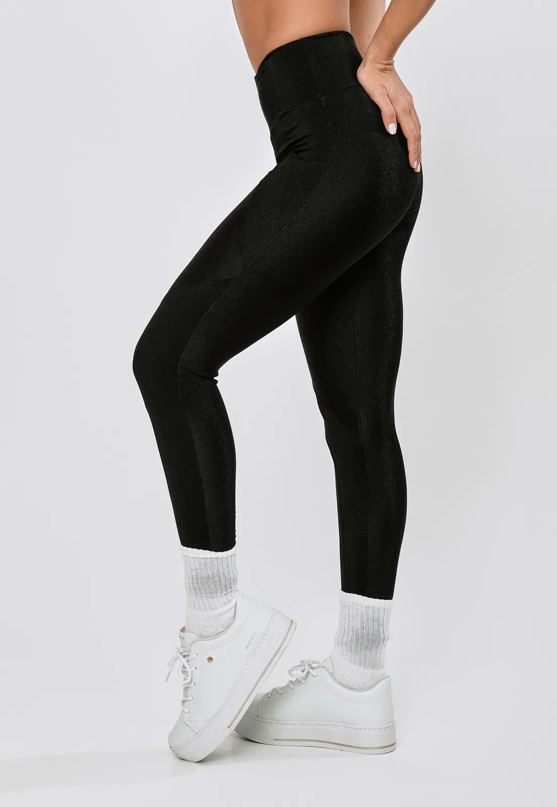 LEGGING RECORTE FRENTE POLIAMIDA - PRETO