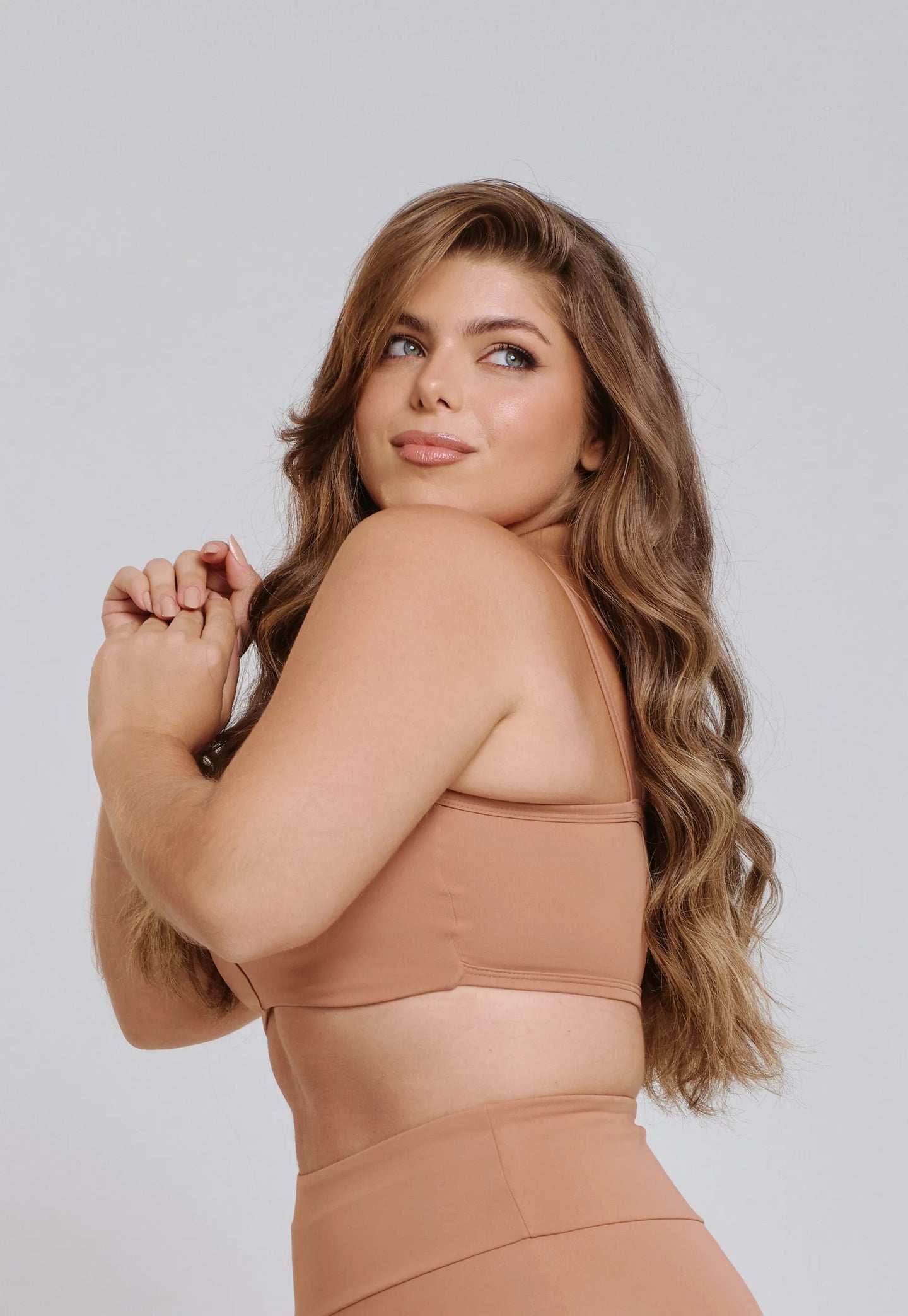 TOP EMBUTIDO DECOTE CANOA MINIMAL MACHIATO