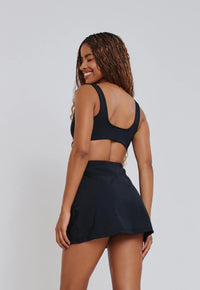 SHORT SAIA COM FENDA MINIMAL PRETO