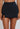 SHORT SAIA COM FENDA MINIMAL PRETO